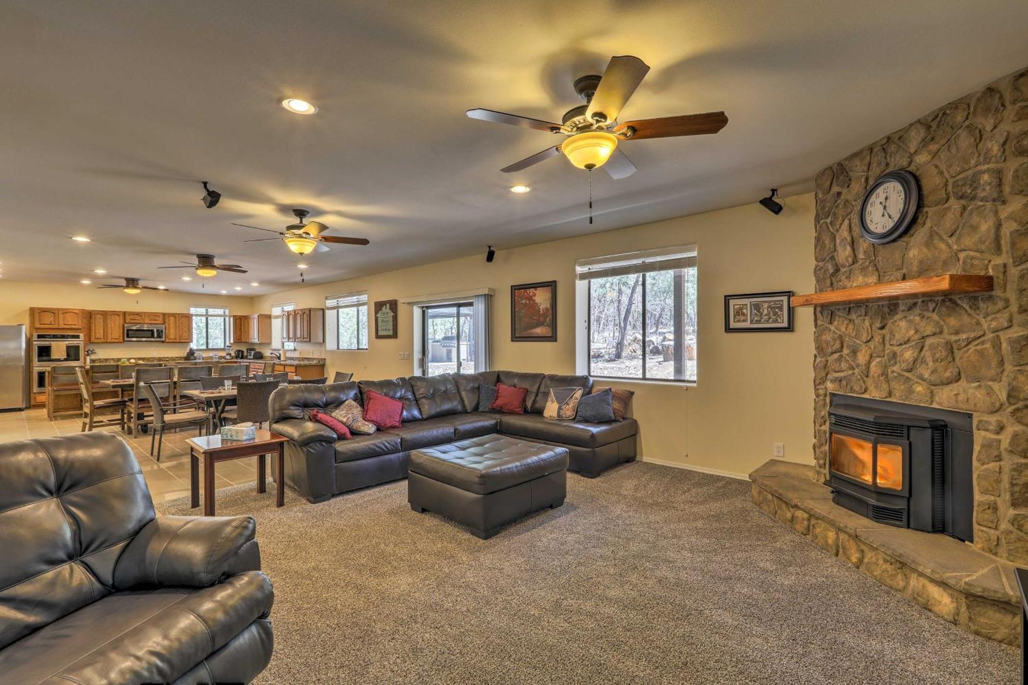 Spacious Pinetop-Lakeside Home With Hot Tub And Grill! Zewnętrze zdjęcie